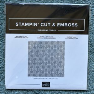 Embossing Folder - Quatrefoil Tile